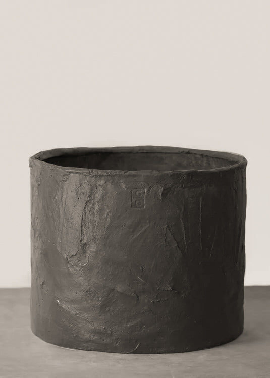 Terra Planter Natural, Black 23.5"Dx20"H