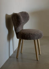 MAZO WNG Chair, Natural Oiled Oak / Sheepskin Sahara