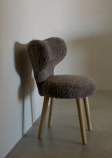 MAZO WNG Chair, Natural Oiled Oak / Sheepskin Sahara