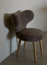 MAZO WNG Chair, Natural Oiled Oak / Sheepskin Sahara