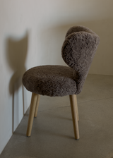 MAZO WNG Chair, Natural Oiled Oak / Sheepskin Sahara