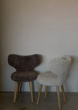 MAZO WNG Chair, Natural Oiled Oak / Sheepskin Moonlight