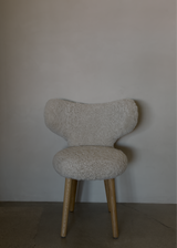 MAZO WNG Chair, Natural Oiled Oak / Sheepskin Moonlight