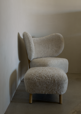 MAZO TMBO Lounge Chair, Natural Oiled Oak / Sheepskin Moonlight