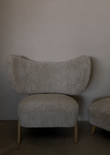MAZO TMBO Lounge Chair, Natural Oiled Oak / Sheepskin Moonlight