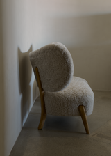 MAZO TMBO Lounge Chair, Natural Oiled Oak / Sheepskin Moonlight