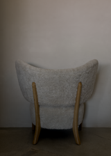 MAZO TMBO Lounge Chair, Natural Oiled Oak / Sheepskin Moonlight