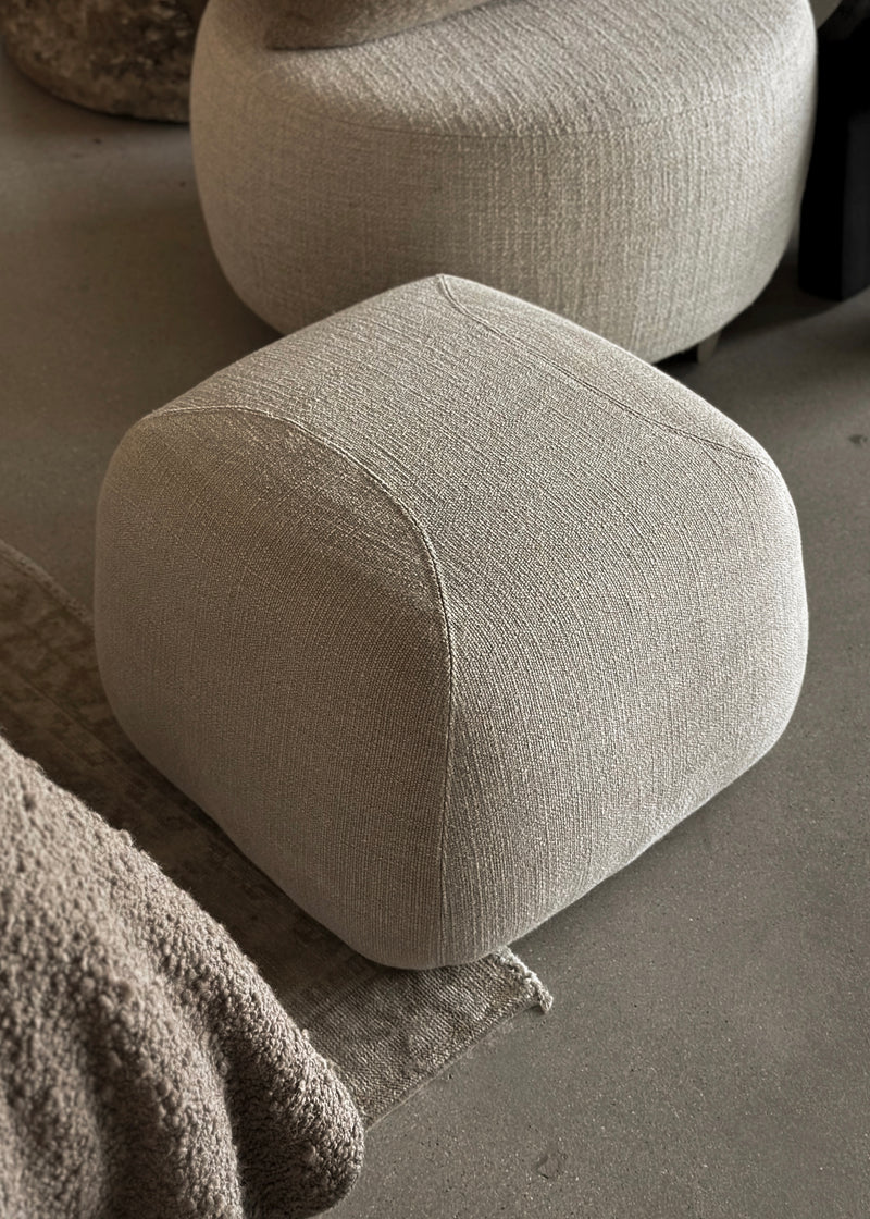 Theo Club Ottoman, Bellini Flax (K)