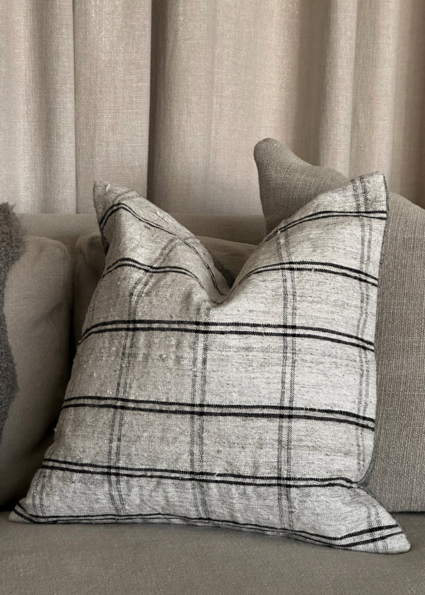 Vintage One Of A Kind Pillow, Ivory/Multi 18"x18"