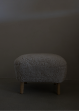 MAZO TMBO Pouf, Natural Oiled Oak / Sheepskin Moonlight