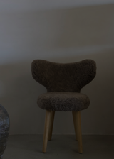 MAZO WNG Chair, Natural Oiled Oak / Sheepskin Sahara