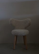 MAZO WNG Chair, Natural Oiled Oak / Sheepskin Moonlight