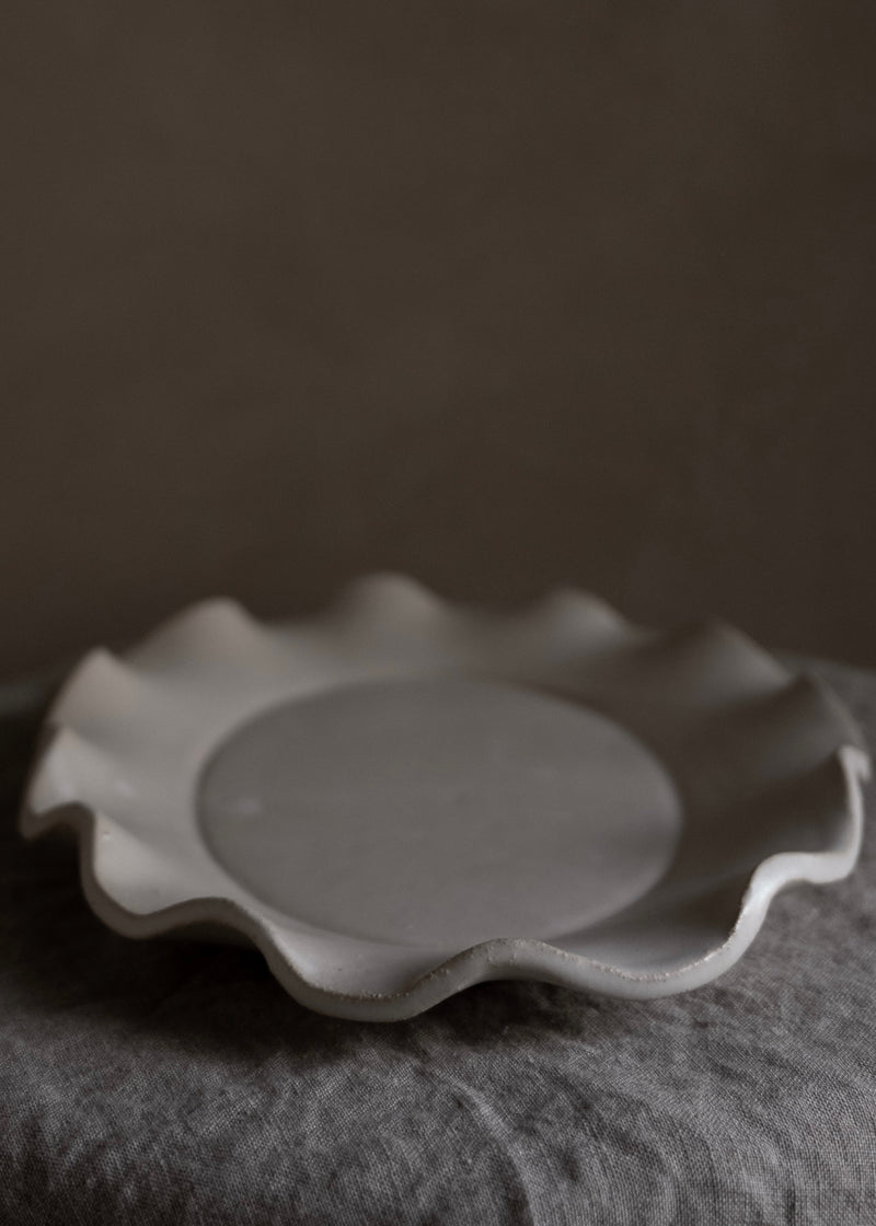 Ruffle Edge Platter – Lolointeriors