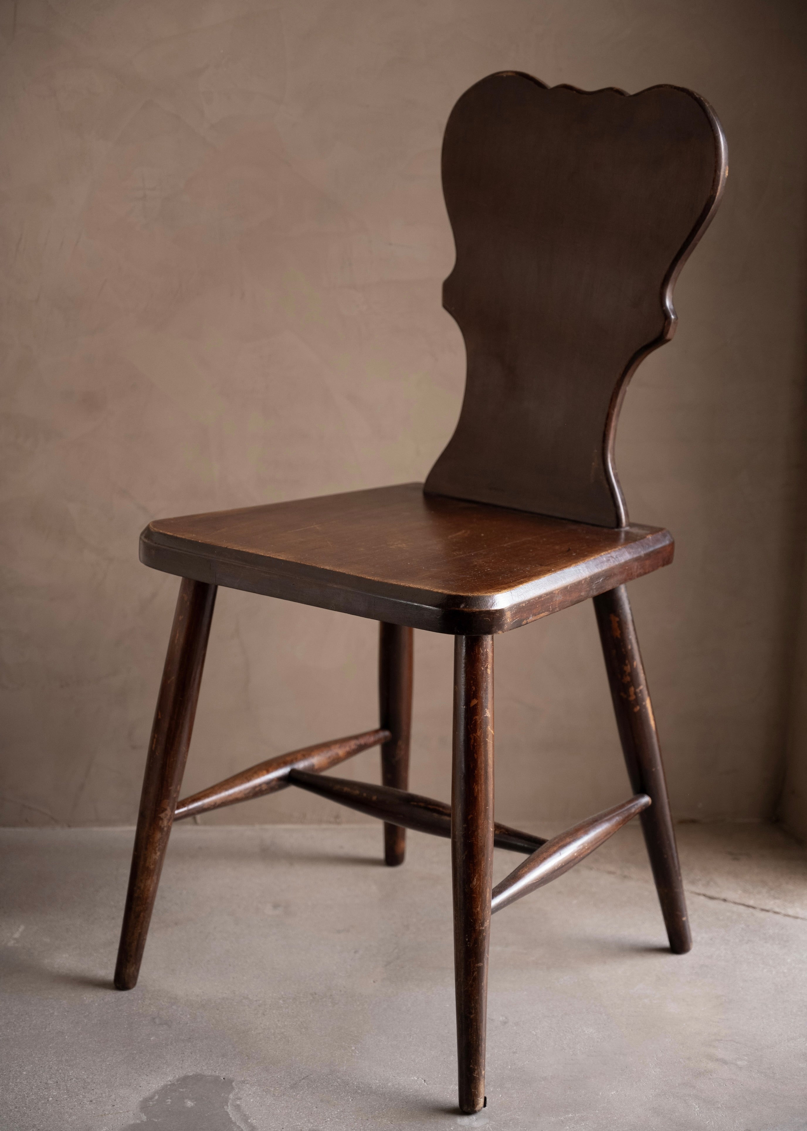 Set Of Six Dining Chairs in Original Patina – Lolointeriors