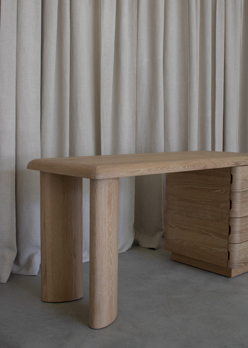 Column Desk – Lolointeriors